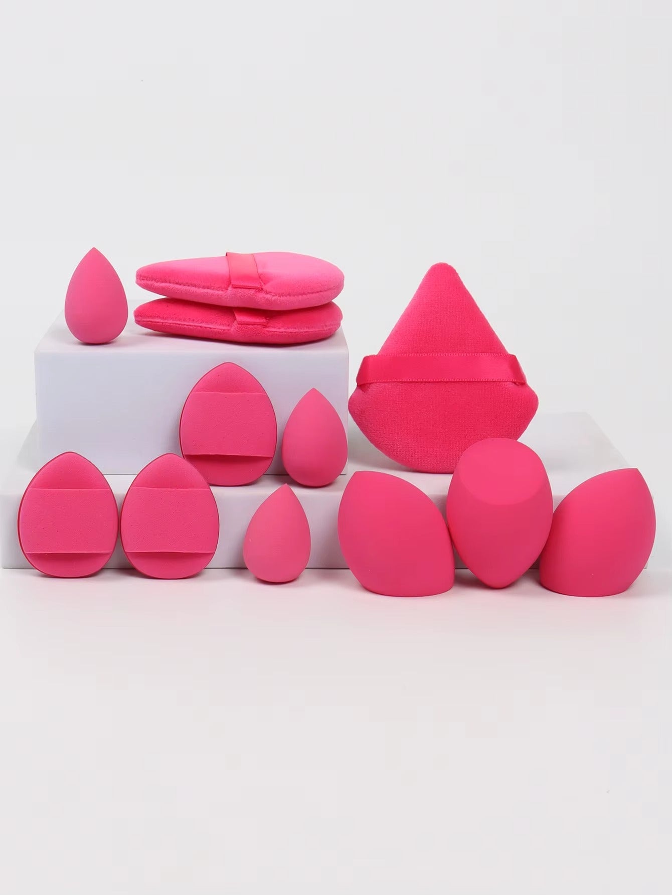 12-piece multi-purpose makeup sponge set, consisting of 3 loose powder puffs, 3 mini air cushion puffs, 3 beauty eggs, and 3 mini beauty sponges.