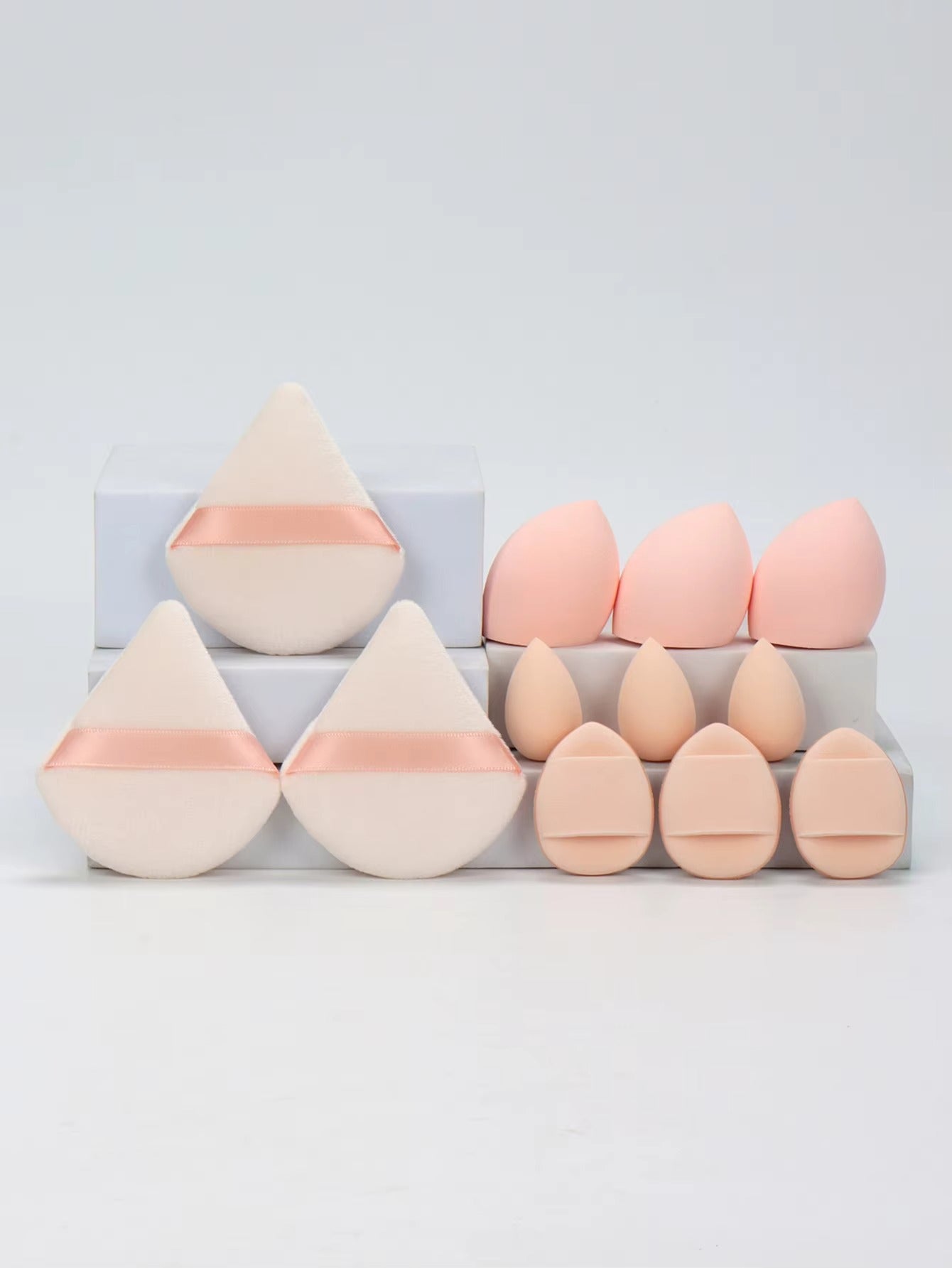 12-piece multi-purpose makeup sponge set, consisting of 3 loose powder puffs, 3 mini air cushion puffs, 3 beauty eggs, and 3 mini beauty sponges.
