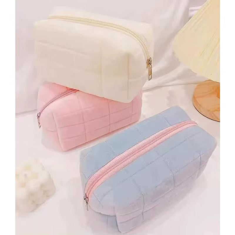 Large women's zippered cosmetic storage bag, makeup organizer, stationery bag, pencil case, travel makeup bag.
