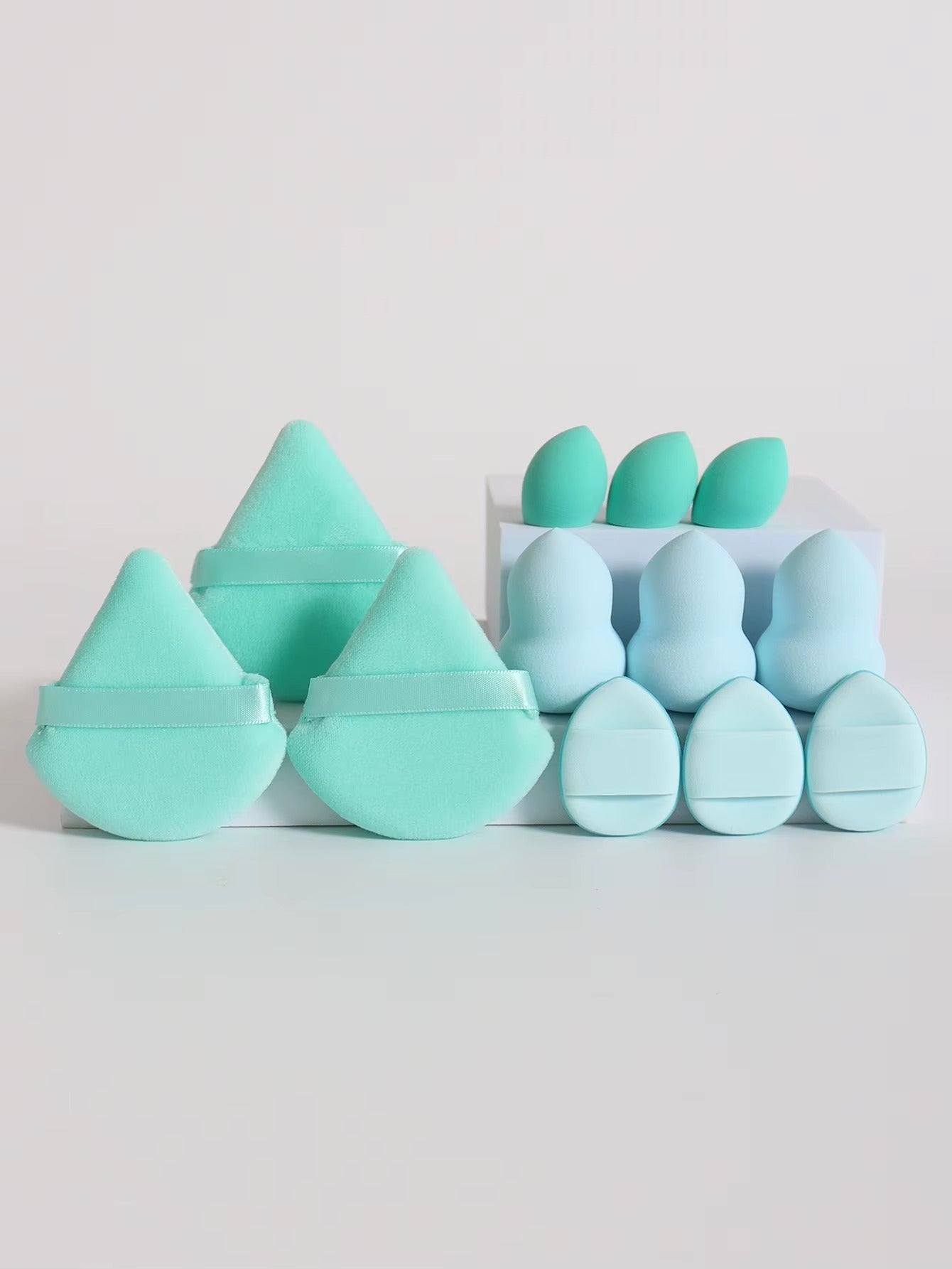 12-piece multi-purpose makeup sponge set, consisting of 3 loose powder puffs, 3 mini air cushion puffs, 3 beauty eggs, and 3 mini beauty sponges.
