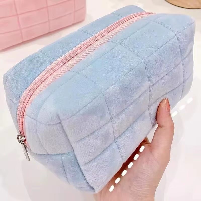 Large women's zippered cosmetic storage bag, makeup organizer, stationery bag, pencil case, travel makeup bag.
