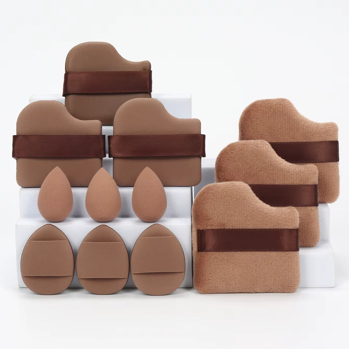 12-piece multi-purpose makeup sponge set, consisting of 3 loose powder puffs, 3 mini air cushion puffs, 3 beauty eggs, and 3 mini beauty sponges.