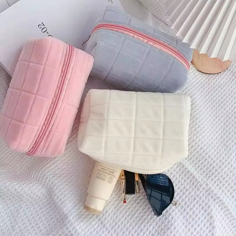 Large women's zippered cosmetic storage bag, makeup organizer, stationery bag, pencil case, travel makeup bag.