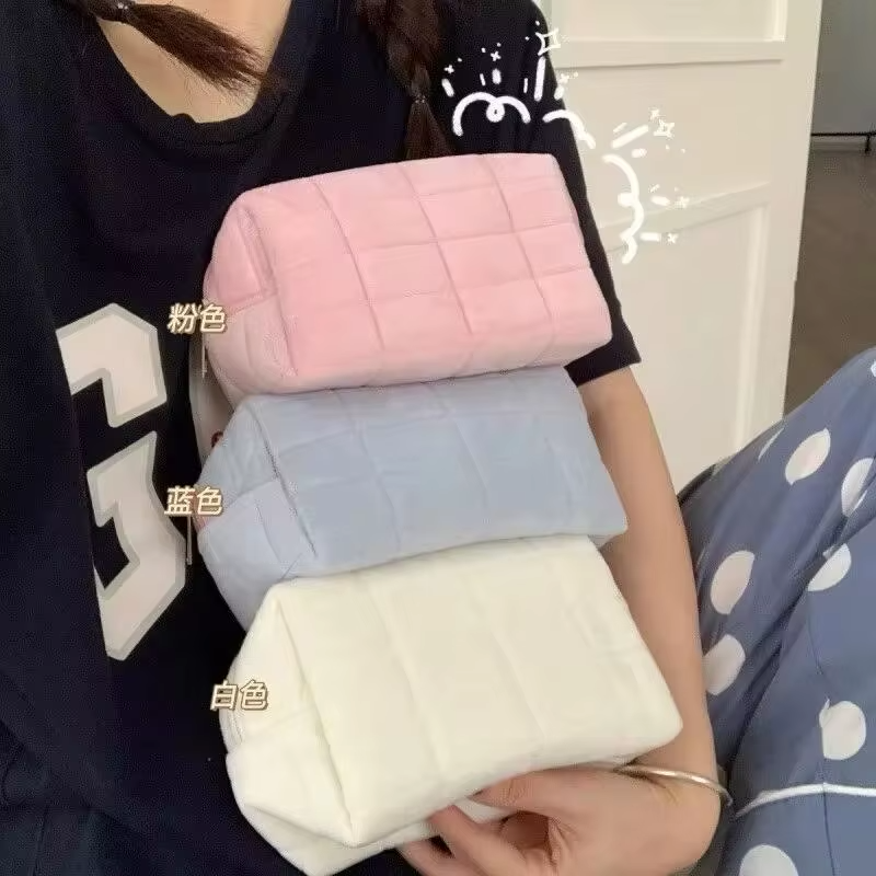 Large women's zippered cosmetic storage bag, makeup organizer, stationery bag, pencil case, travel makeup bag.