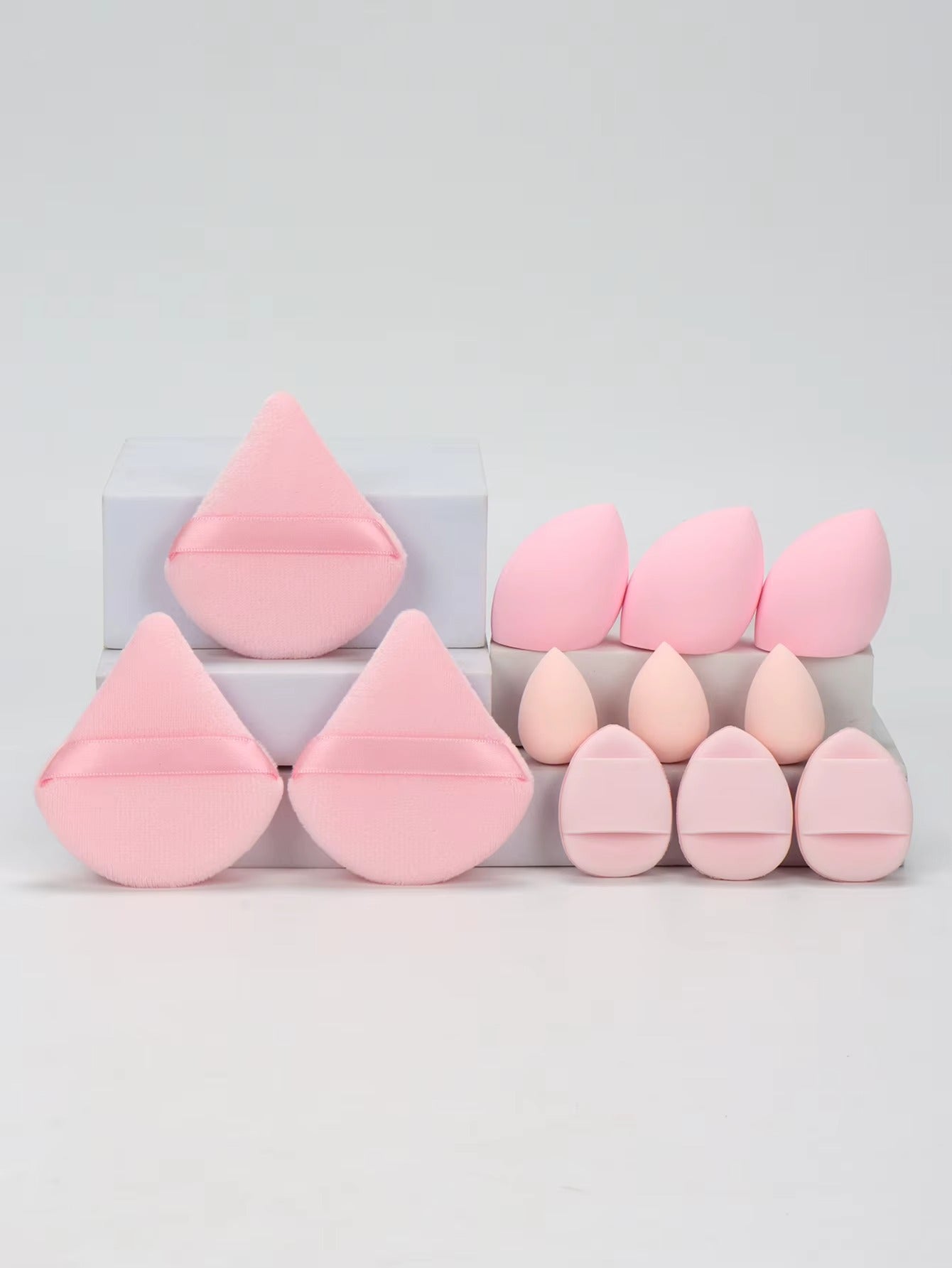 12-piece multi-purpose makeup sponge set, consisting of 3 loose powder puffs, 3 mini air cushion puffs, 3 beauty eggs, and 3 mini beauty sponges.