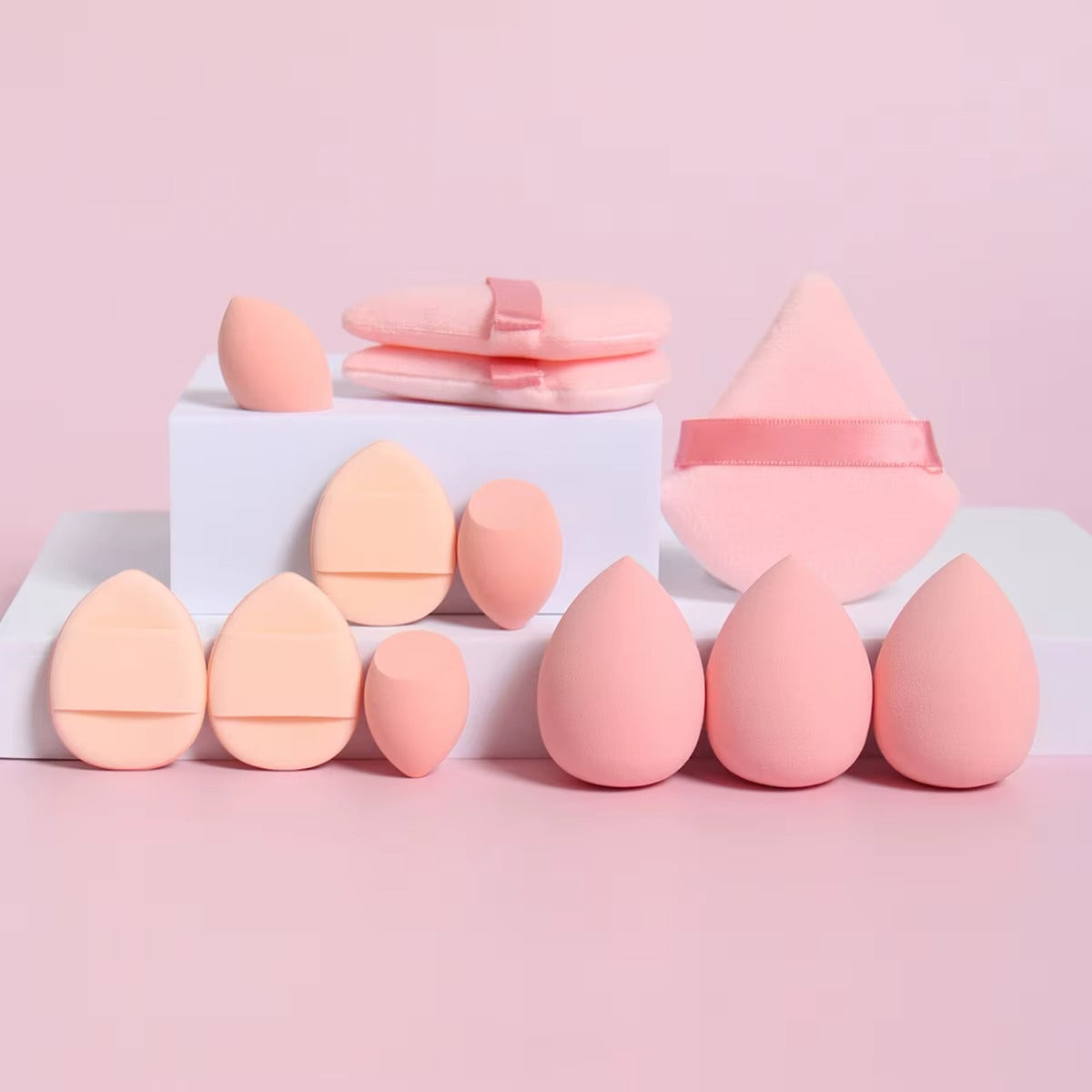12-piece multi-purpose makeup sponge set, consisting of 3 loose powder puffs, 3 mini air cushion puffs, 3 beauty eggs, and 3 mini beauty sponges.